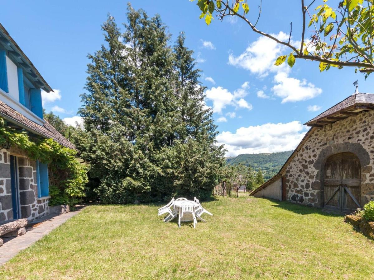 Beautiful Villa In The Parc Des Volcans D Auvergne Vic-sur-Cère Zewnętrze zdjęcie