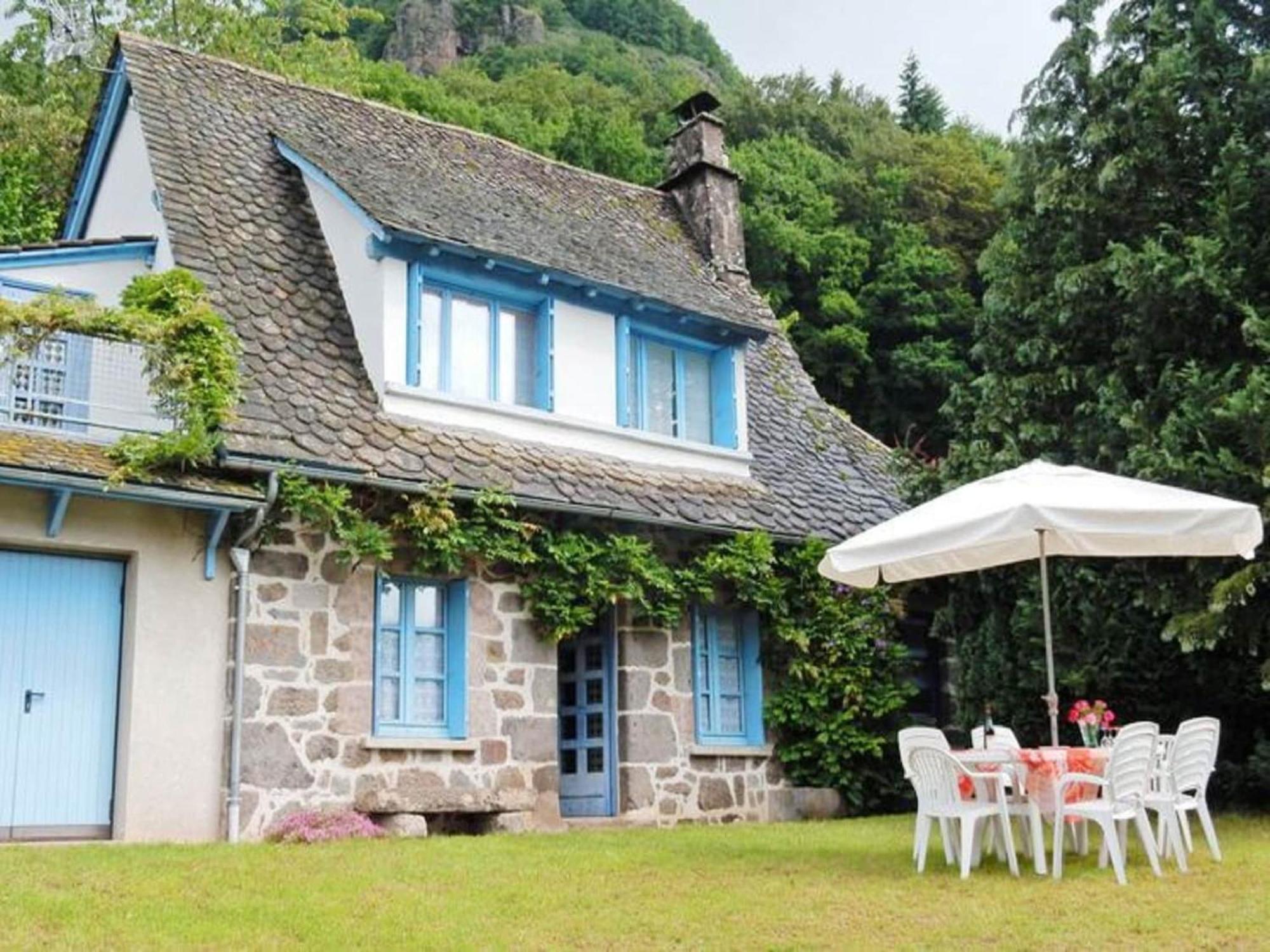 Beautiful Villa In The Parc Des Volcans D Auvergne Vic-sur-Cère Zewnętrze zdjęcie